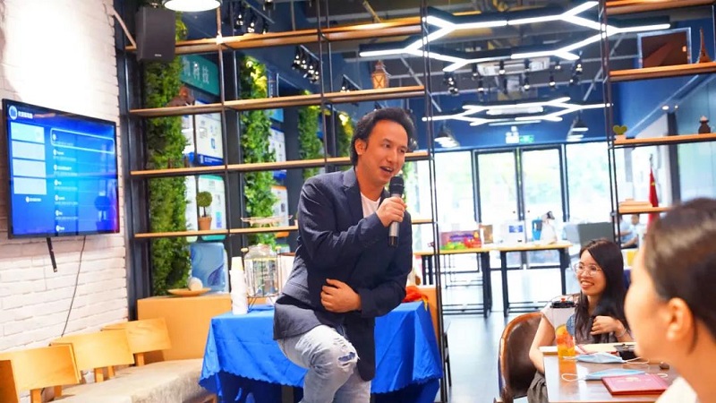 榜樣的力量丨MG不朽情緣物里9月份優(yōu)秀員工&優(yōu)秀新人表彰大會(huì)圓滿(mǎn)結(jié)束